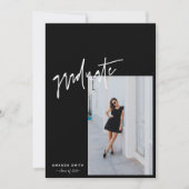 Faire-part Noir minimaliste moderne script photo Graduation (Devant)