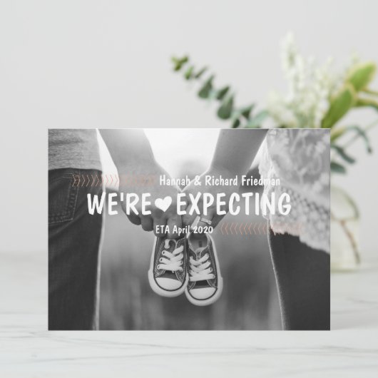 Faire-part Nous attendons un bébé annonce photo grossesse (Debout devant)