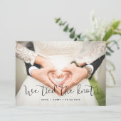 Faire-part Nous avons attaché le noeud Whimsical mariage cart (Debout devant)