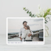 Faire-part Nous avons noué le nœud ! Mariage en fuite photo m (Debout devant)