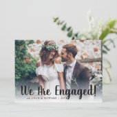 Faire-part Nous sommes Engagés Photo Script Engagement Modern (Debout devant)