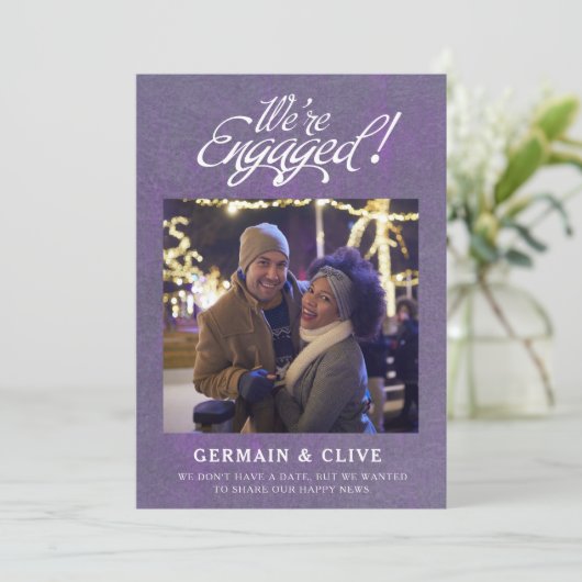 Faire-part Nous sommes fiancés Photo Violet et Blanc Fiançail (Debout devant)