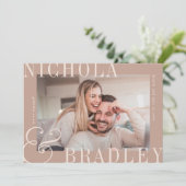 Faire-part Nouvelles joyeuses | Annonce de fiançailles avec p (Debout devant)