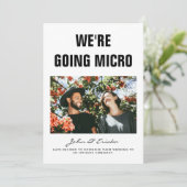 Faire-part On va se marier en micro photo miniature (Debout devant)