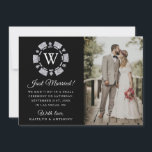 Faire-part Parties scintillant en argent Monogram Poker Chip<br><div class="desc">Faites savoir à tout le monde que vous l'avez fait, vous vous êtes marié avec style avec ces cartes de faire-part mariages modernes et très tendance. Le design est facile à personnaliser avec votre libellé d'événement spécial et votre famille et vos amis seront enchantés quand ils reçoivent ces fabuleuses cartes...</div>