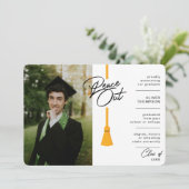 Faire-part Peace Out Yellow Tassel Photo Graduation (Debout devant)