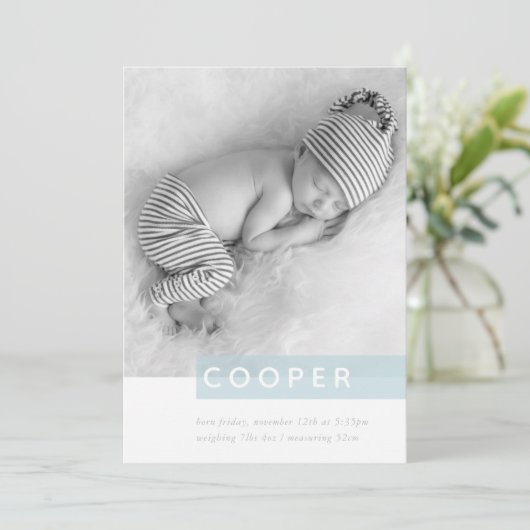 Faire-part PHOTO BÉBÉ MODERNE simple garçon bleu tableau (Debout devant)