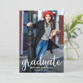 Faire-part photo de graduation de script moderne (Debout devant)