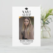 Faire-part photo de graduation minimale moderne (Debout devant)