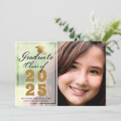 Faire-part Photo de Graduation moderne Gold Black Script 2025 (Debout devant)