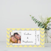 Faire-part photo moderne Chevron jaune/gris (Debout devant)