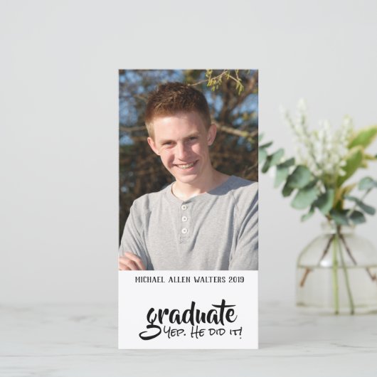 Faire-part Photo verticale Diplôme humoristique (Debout devant)