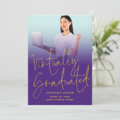 Faire-part Photo Virtually Graduated 2022 Purple Graduation (Debout devant)