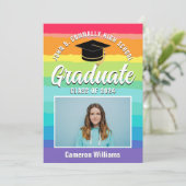 Faire-part Rainbow Graduate Photo 2023 LGBTQ Graduation (Debout devant)