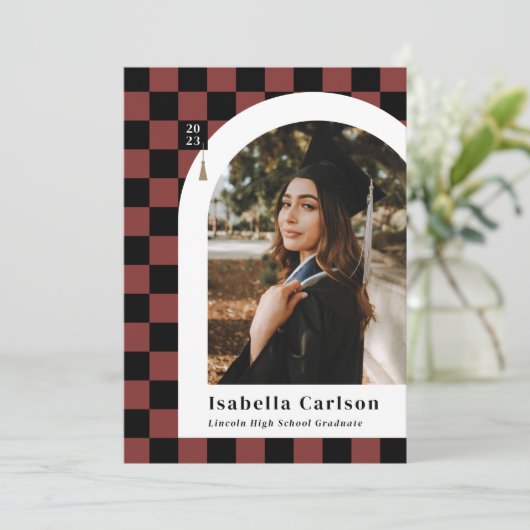 Faire-part Red À damiers Arch Unique Photo Graduation (Debout devant)