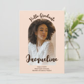 Faire-part Retro Hello Graduate 2025 Arch Photo Script pêche (Debout devant)