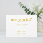 Faire-part RSVP de mariage amusant | Typographie les années 7 (Debout devant)