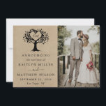 Faire-part Rustic Heart Tree Mariage photo<br><div class="desc">Faites savoir à tout le monde que vous l'avez fait, votre marié dans le style avec ces faire-part rustiques et très tendance mariages. Le design est facile à personnaliser avec votre propre photo et votre propre libellé et votre famille et vos amis seront ravis quand ils recevront ces fabuleuses cartes...</div>
