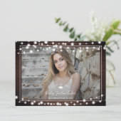 Faire-part Rustic String Lights Grad Casquette Photo Grad Dip (Debout devant)
