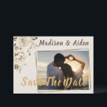 Faire-part Save the date | Romantic White Rustic Roses<br><div class="desc">Mariage modèle photo plat ENREGISTREZ LA DATE Card - Vertical. Roses blanches rustiques romantiques - roses blanches poussiéreuses et un peu rustiques avec un vieil arrière - plan beige. à assortir de notre collection : "roses rustiques blancs | Papeterie Mariage" Nous avons fait en sorte qu'il soit pratique pour vous...</div>