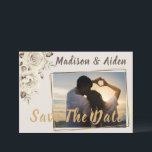 Faire-part Save the date | Romantic White Rustic Roses<br><div class="desc">Mariage modèle photo plat ENREGISTREZ LA DATE Card - Vertical. Roses blanches rustiques romantiques - roses blanches poussiéreuses et un peu rustiques avec un vieil arrière - plan beige. à assortir de notre collection : "roses rustiques blancs | Papeterie Mariage" Nous avons fait en sorte qu'il soit pratique pour vous...</div>
