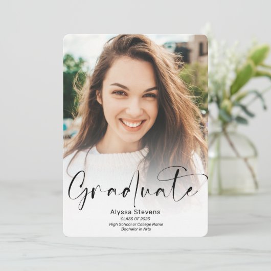 Faire-part Script blanc moderne 2 photos graduation (Debout devant)