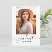 Faire-part Script élégant moderne 2023 Graduation Photo (Debout devant)