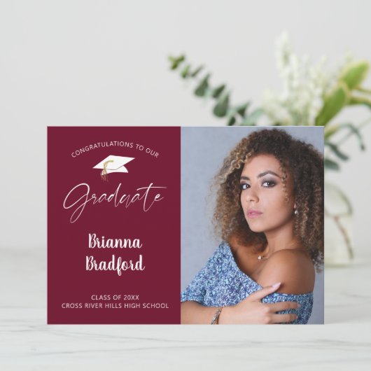 Faire-part Script manuscrit moderne Maroon Burgundy (Debout devant)