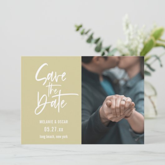 Faire-part Script Moderne Dusty Yellow Photo Enregistrer la d (Debout devant)