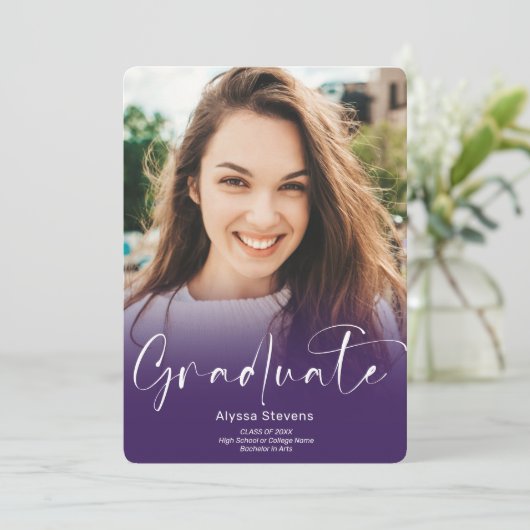 Faire-part Script violet moderne 4 photos graduation (Debout devant)
