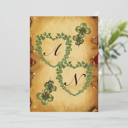 Faire-part SHAMROCK COEURS MONOGRAMME PARCHEMENT senti (Debout devant)