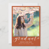 Faire-part Simple Graduation Photo White Script sur Orange (Devant)