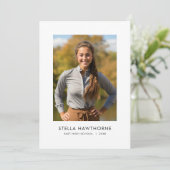 Faire-part Simple Modern Minimal Photo Graduation (Debout devant)