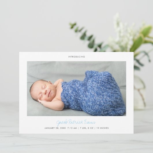 Faire-part Simple Moderne Bleu Script Photo Nouveau bébé Garç (Debout devant)