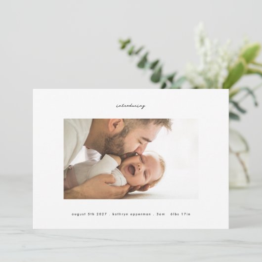 Faire-part simple noir sur blanc introduction photo naissance (Debout devant)