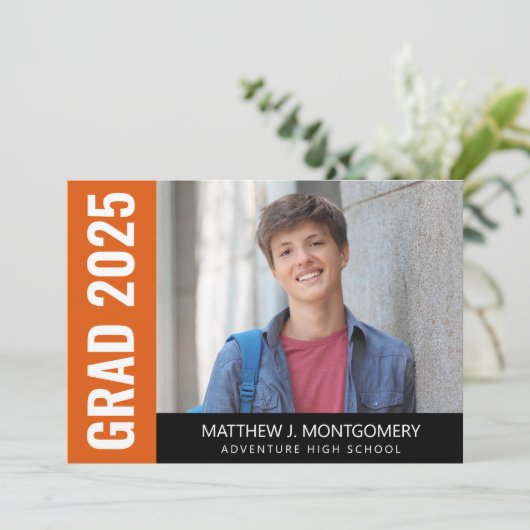 Faire-part Simple Orange noir noir Script photo Diplômé (Debout devant)