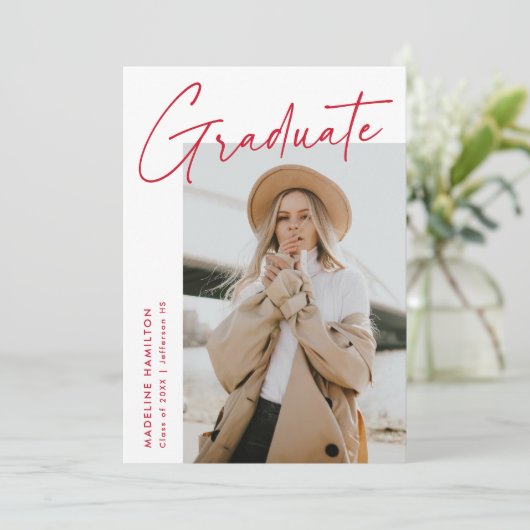 Faire-part Simple Red Script 5 Photo Collage Graduation (Debout devant)