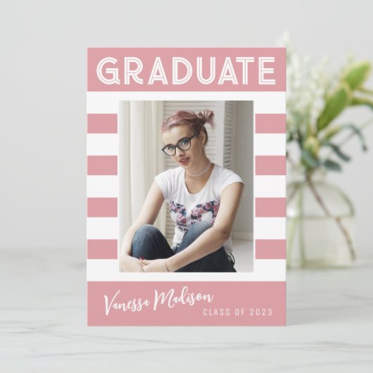 Faire-part Stripes tendance Simple Retro Graduate Photo rose (Debout devant)