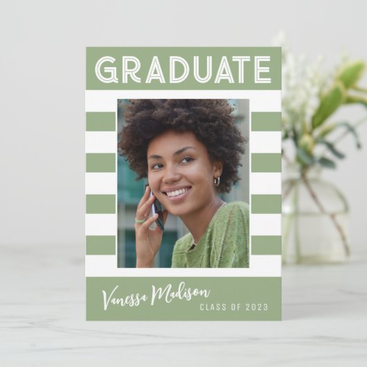 Faire-part Stripes tendance Simple Retro Graduate Photo Vert (Debout devant)