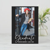 Faire-part Stylo à encre moderne Calligraphie Script Graduati (Debout devant)