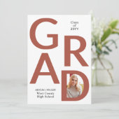 Faire-part Teracotta GRAD Class of 2025 photo graduation (Debout devant)