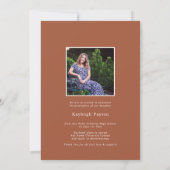 Faire-part Terracotta Moderne Élégant Script Graduation Photo (Dos)