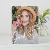 Faire-part Texte de script tendance, Graduate Ajouter Diplôme (Debout devant)