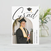 Faire-part Trendy Modern Script Arch Photo Graduation  (Debout devant)
