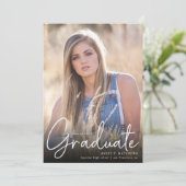 Faire-part Trendy Script Overlay Trois Diplôme Photo (Debout devant)