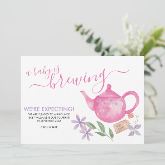 Faire-part Un bébé brasse | Grossesse d'une théière rose mign (Debout devant)