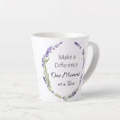 Faire une différence Un instant Latte Mug (Angle droit)