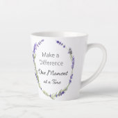 Faire une différence Un instant Latte Mug (Droite)