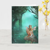 Fairy assis sur une carte de voeux Imaginaire de c (Fleur jaune)