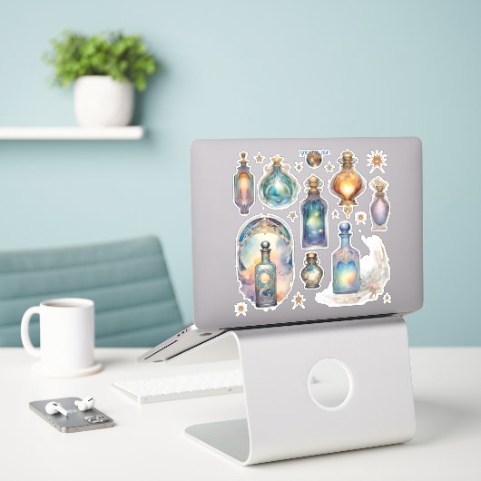 Fairy Bottle Sticker Sheet (Laptop op bureau)
